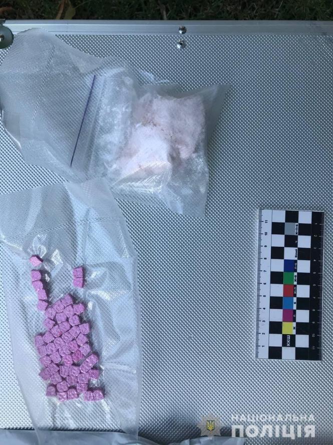 Новини Вінниці - фото з Сіль, екстезі та амфетамін. У Вінниці зловили двох наркоторговців