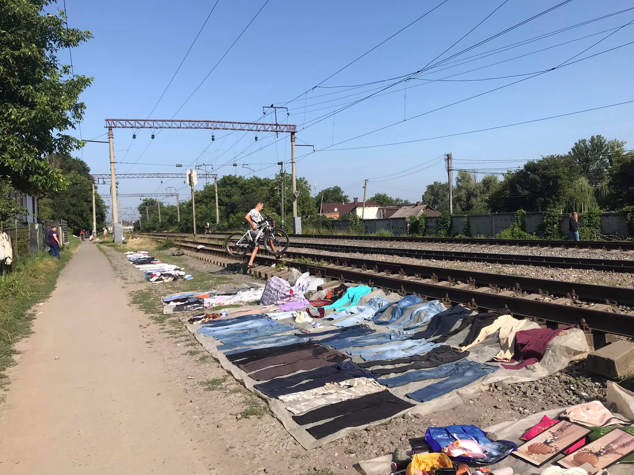 Новини Хмельницького - фото з Постачальники - безхатьки, реалізатори - пенсіонери. Розповідаємо про ринок на Кам’янецькому переїзді Нет описания.
