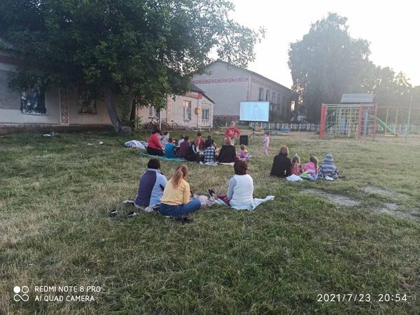 Новини Козятина - фото з У Сокільцях дивилися кіно просто неба