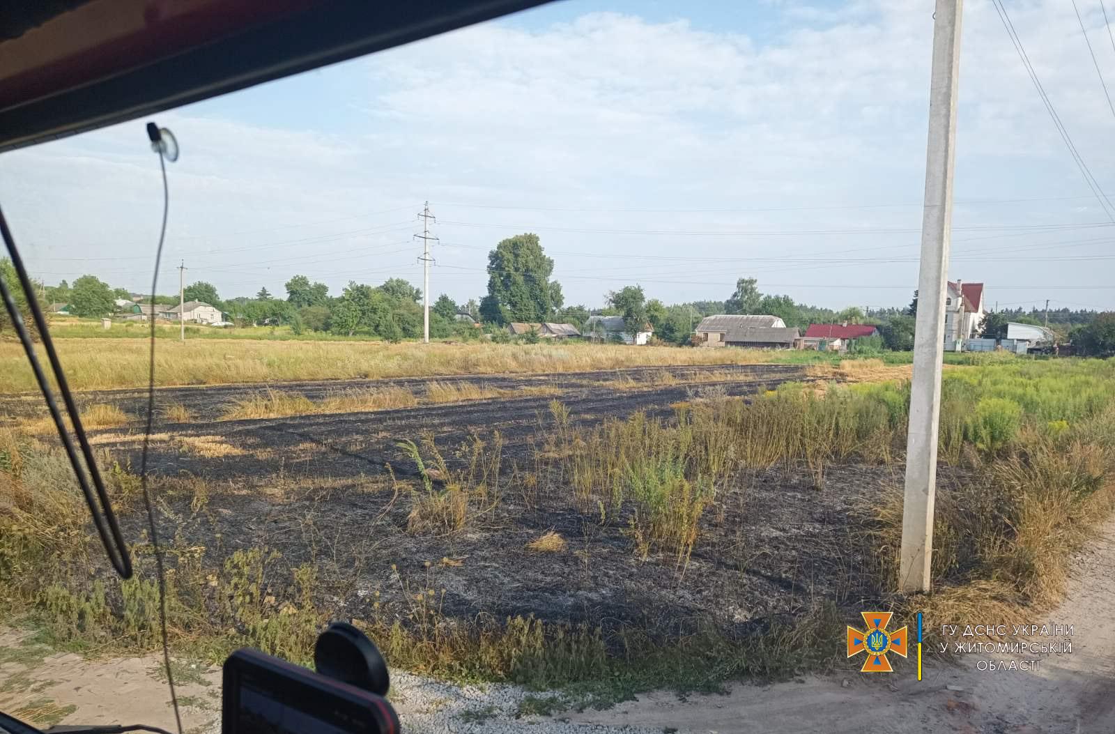 Новини Житомира - фото з За добу рятувальники області ліквідували два займання сухостою та загасили палаюче сміттєзвалище