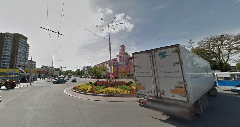 Новини Вінниці - фото з Клумбу на Привокзальній вінничанин хоче зробити колом. Подав на міську раду до суду