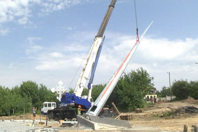 На Замковій горі встановили 50-метровий флагшток. Коли там піднімуть прапор?