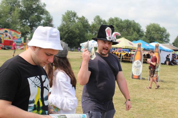 Новини Тернополя - фото з Як на "Файному Місті" юні газетярі з 30-их фестивальну газету роздавали