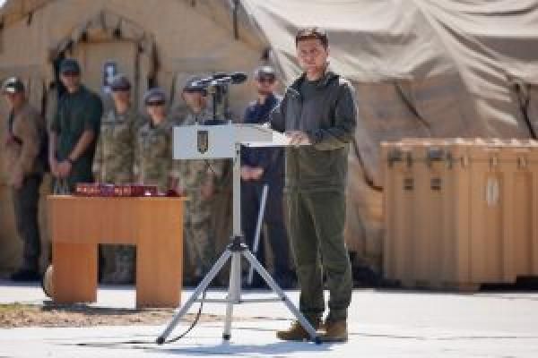 Новини Житомира - фото з У Бердичеві Президент побував на навчанняхї ССО ЗСУ з десантування, захоплення ворога та евакуації