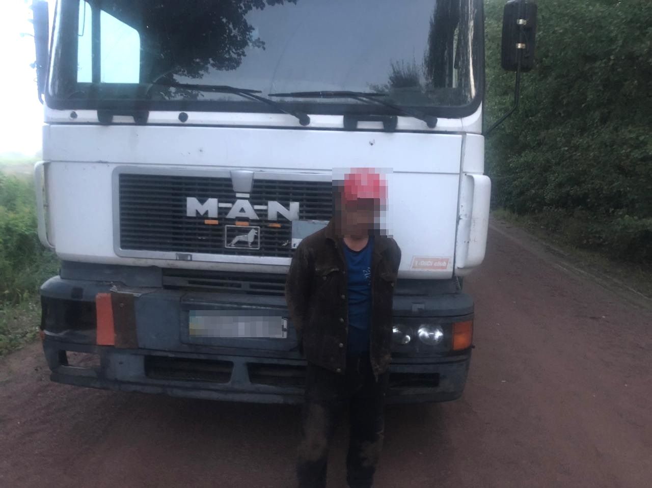 Новини Житомира - фото з Майже 840 дерев вартістю близько 5 млн грн незаконно вирубали у захисних насадженнях – на Житомирщині викрили групу «чорних лісобізнесменів»