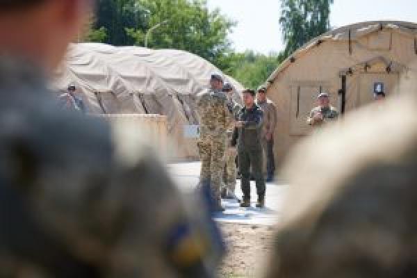 Новини Житомира - фото з У Бердичеві Президент побував на навчанняхї ССО ЗСУ з десантування, захоплення ворога та евакуації