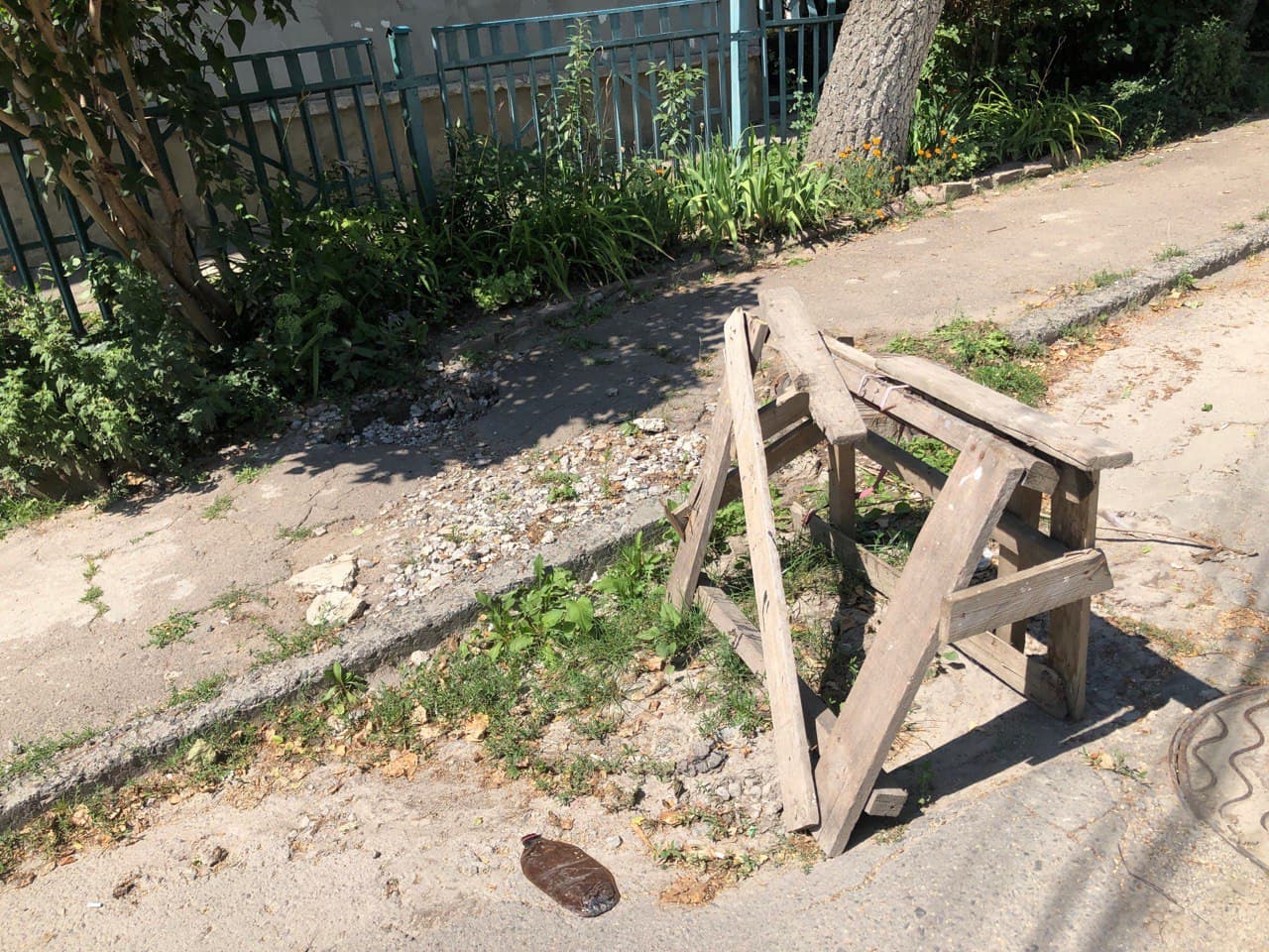 Новини Тернополя - фото з На Дубовецькій посеред тротуару знову утворилося провалля