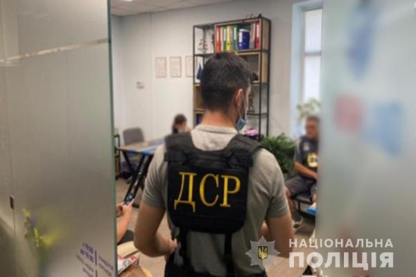 Новини Тернополя - фото з Два роки виготовляли "липові" документи. В Тернополі викрили злочинну групу