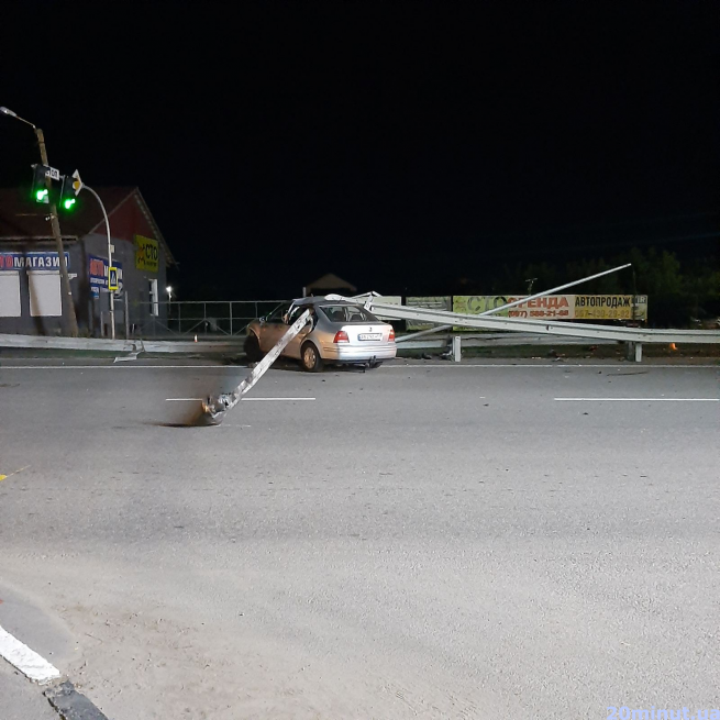 Новини Вінниці - фото з Нічні аварії: п’яний водій Volkswagen залетів у відбійник та зіткнення на Келецькій