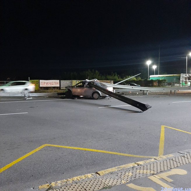 Новини Вінниці - фото з Нічні аварії: п’яний водій Volkswagen залетів у відбійник та зіткнення на Келецькій