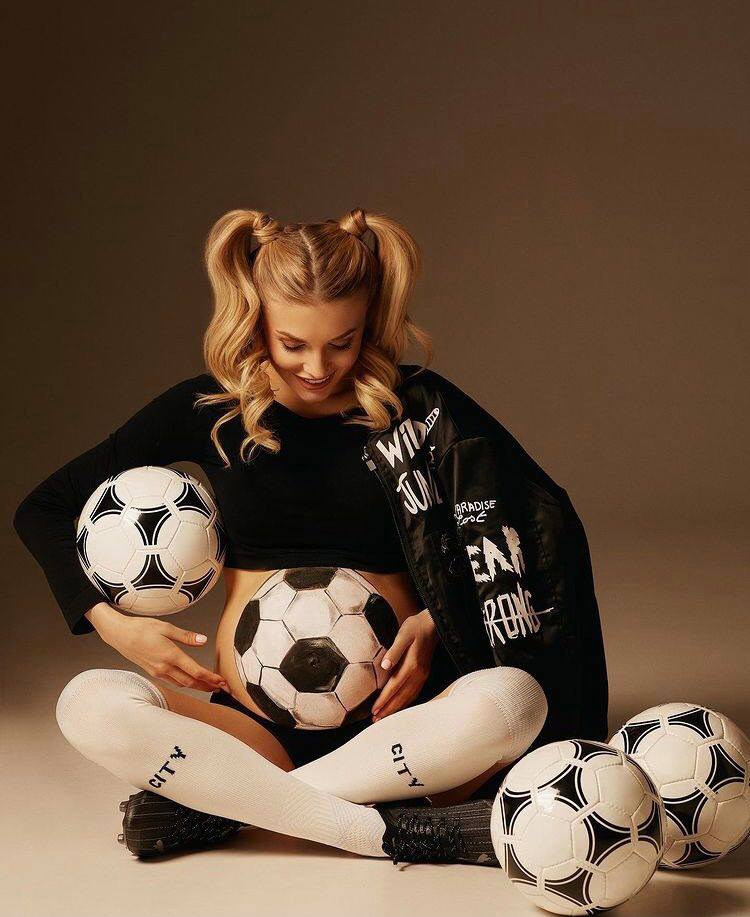 Новини Вінниці - фото з «Міс Вінниця 2013» Влада Щеглова народила доньку футболісту Зінченку. Історія зіркової пари