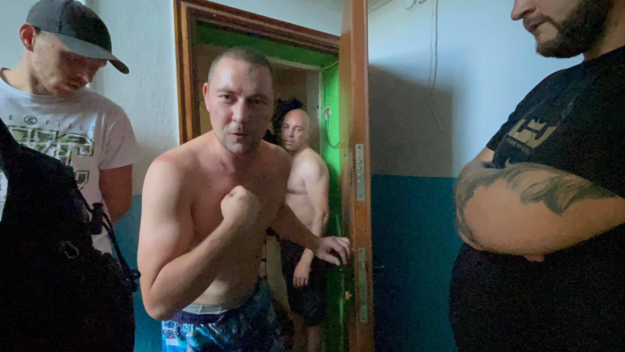 Новини Хмельницького - фото з Мешканці багатоповерхівки на Інститутській скаржаться на сусідів, які п’ють, б’ються та виховують 1-річну дитину Нет описания.