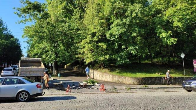 Новини Хмельницького - фото з Зірвало дах фортеці, повалило дерева і стовпи: Кам'янець після сильного буревію (ФОТО) Фото тут і далі - Кам'янець-Подільська міська рада