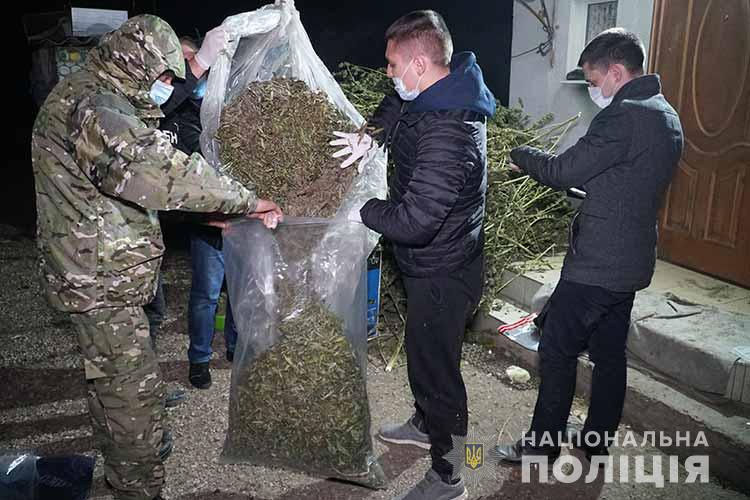 Новини Тернополя - фото з Товару на 3,5 млн грн: викрили групу наркоторговців. Серед них організатор, який 18 років провів за гратами (ФОТО)