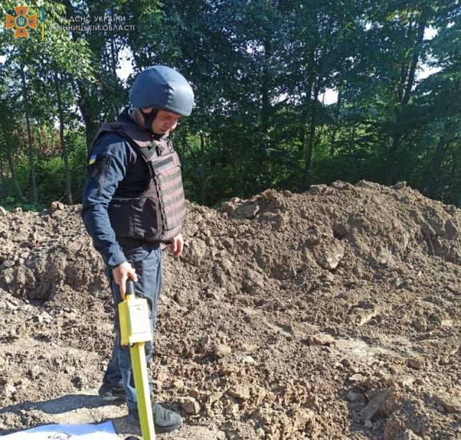 Новини Вінниці - фото з У Медвежому Вушку під час ремонту дороги знайшли бойову міну