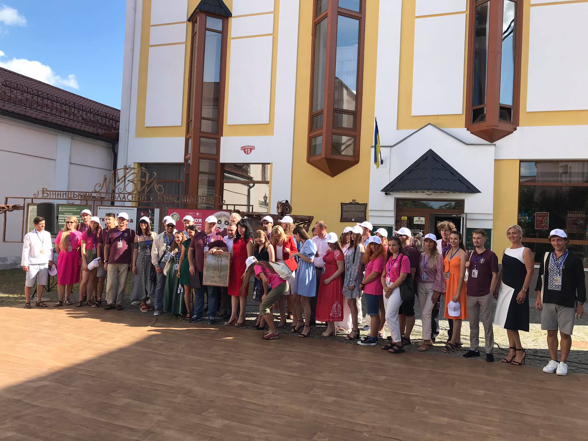 Новини Вінниці - фото з Малюватимуть знаних персон області. Стартував п'ятий Міжнародний пленер «Кращий художник 2021»