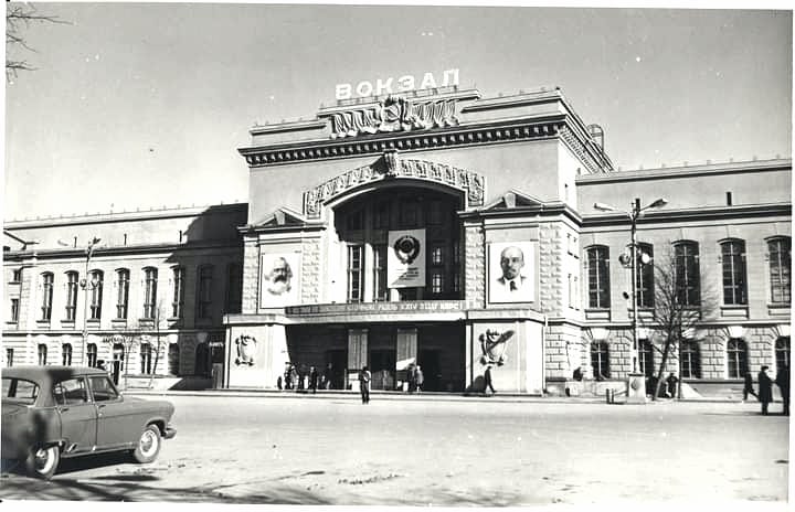 Новини Тернополя - фото з Історія будівлі залізничного вокзалу Тернополя: знищення, ремонти та вожді. Дивіться унікальні фото!