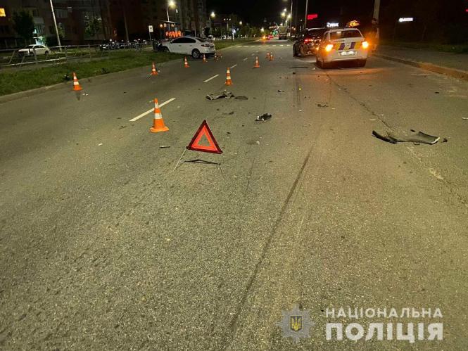 Новини Вінниці - фото з На Келецькій п'яний на Renault протаранив Subaru та в'їхав у зупинку