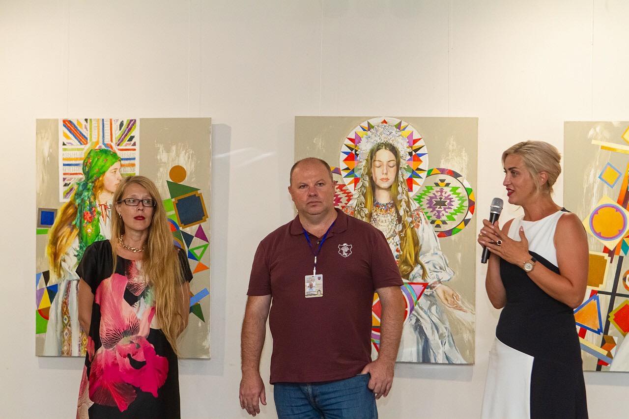 Новини Вінниці - фото з Одеситка малює Поділля: у Вінниці відкрилася виставка художниці Катерини Білетіної