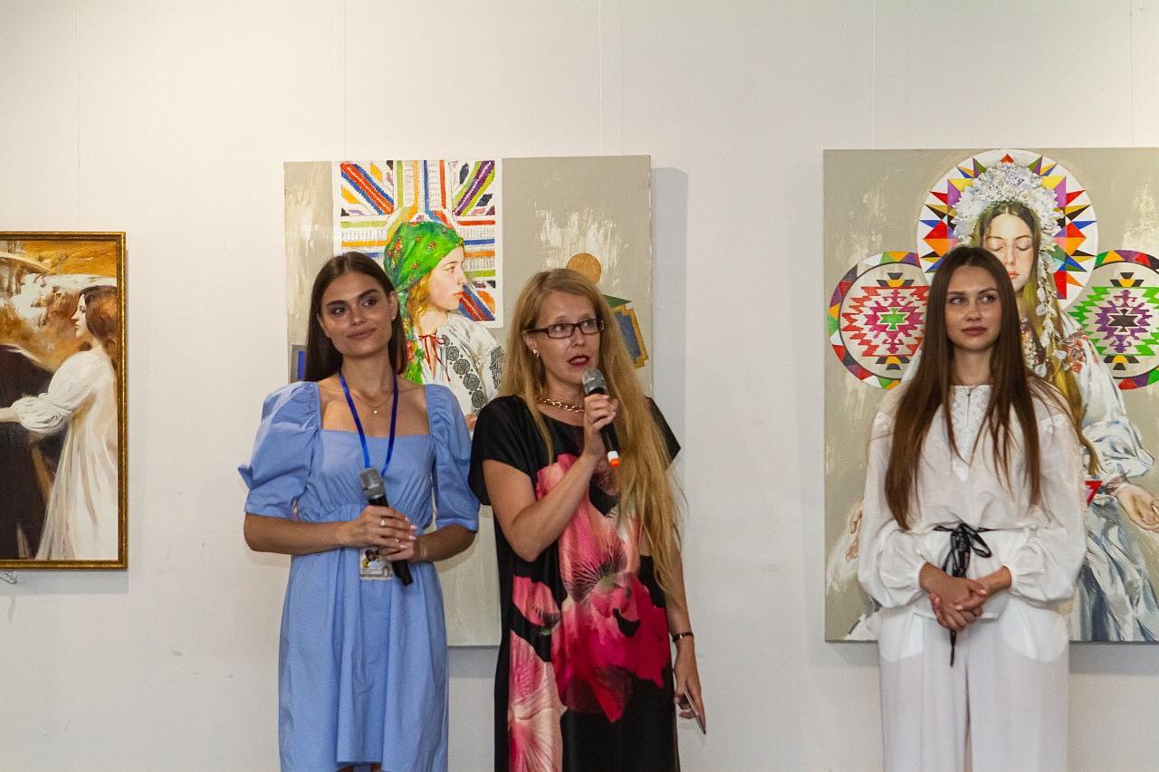 Новини Вінниці - фото з Одеситка малює Поділля: у Вінниці відкрилася виставка художниці Катерини Білетіної