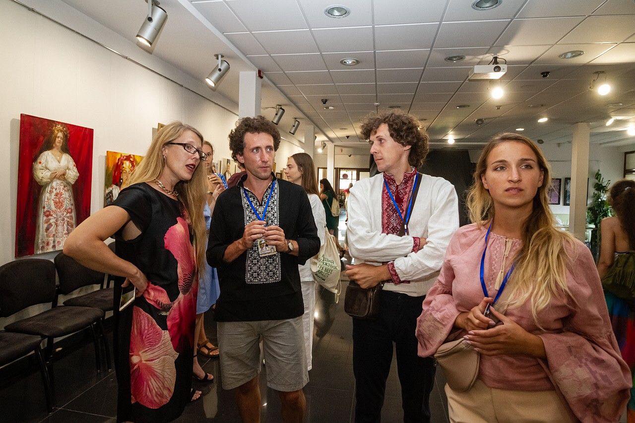 Новини Вінниці - фото з Одеситка малює Поділля: у Вінниці відкрилася виставка художниці Катерини Білетіної