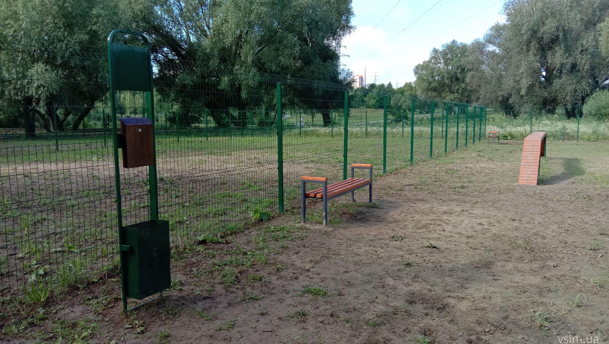 Новини Хмельницького - фото з Закінчили облаштування майданчика для вигулу собак на Озерній. Як він виглядає (ФОТО)