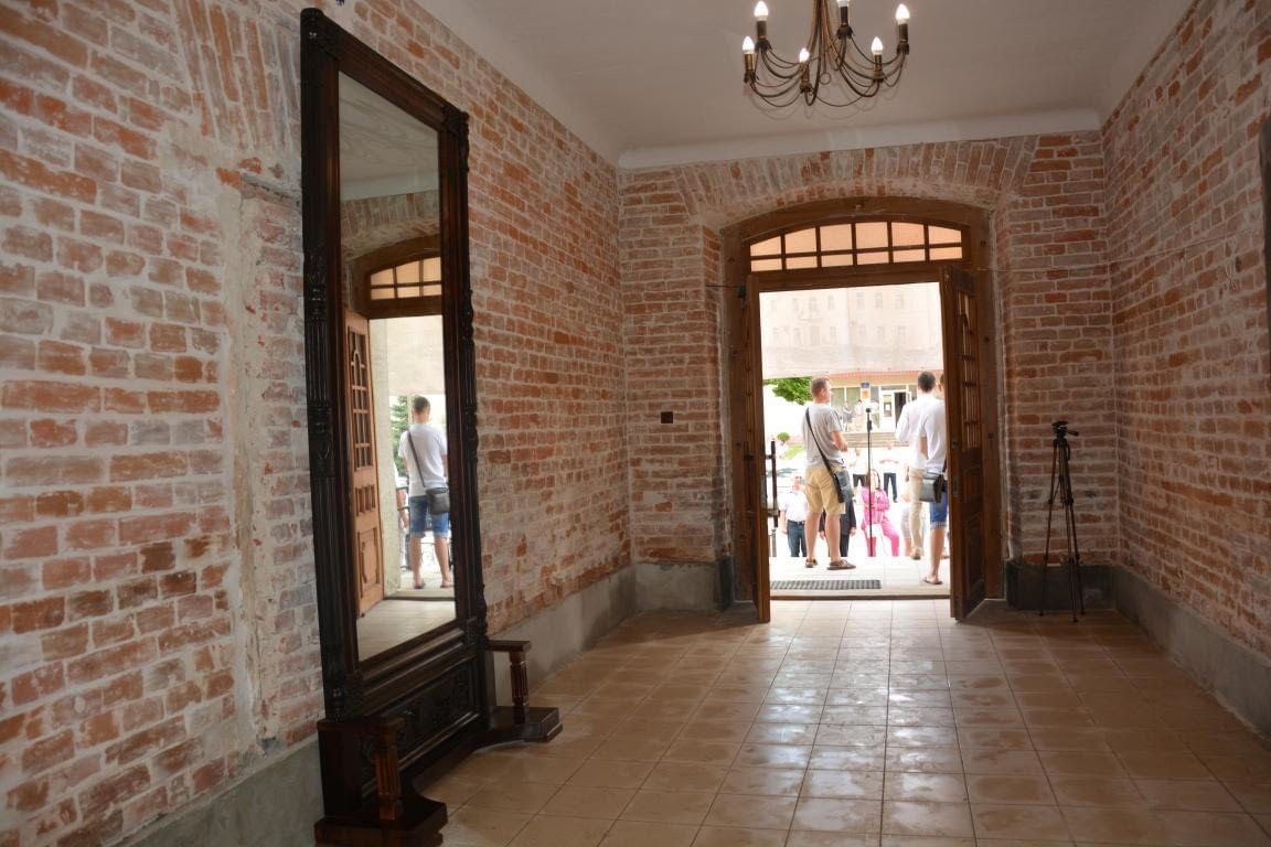 Новини Тернополя - фото з В області діє єдиний оглядовий майданчик на ратуші. Хочете освідчитися чи зробити унікальні фото?