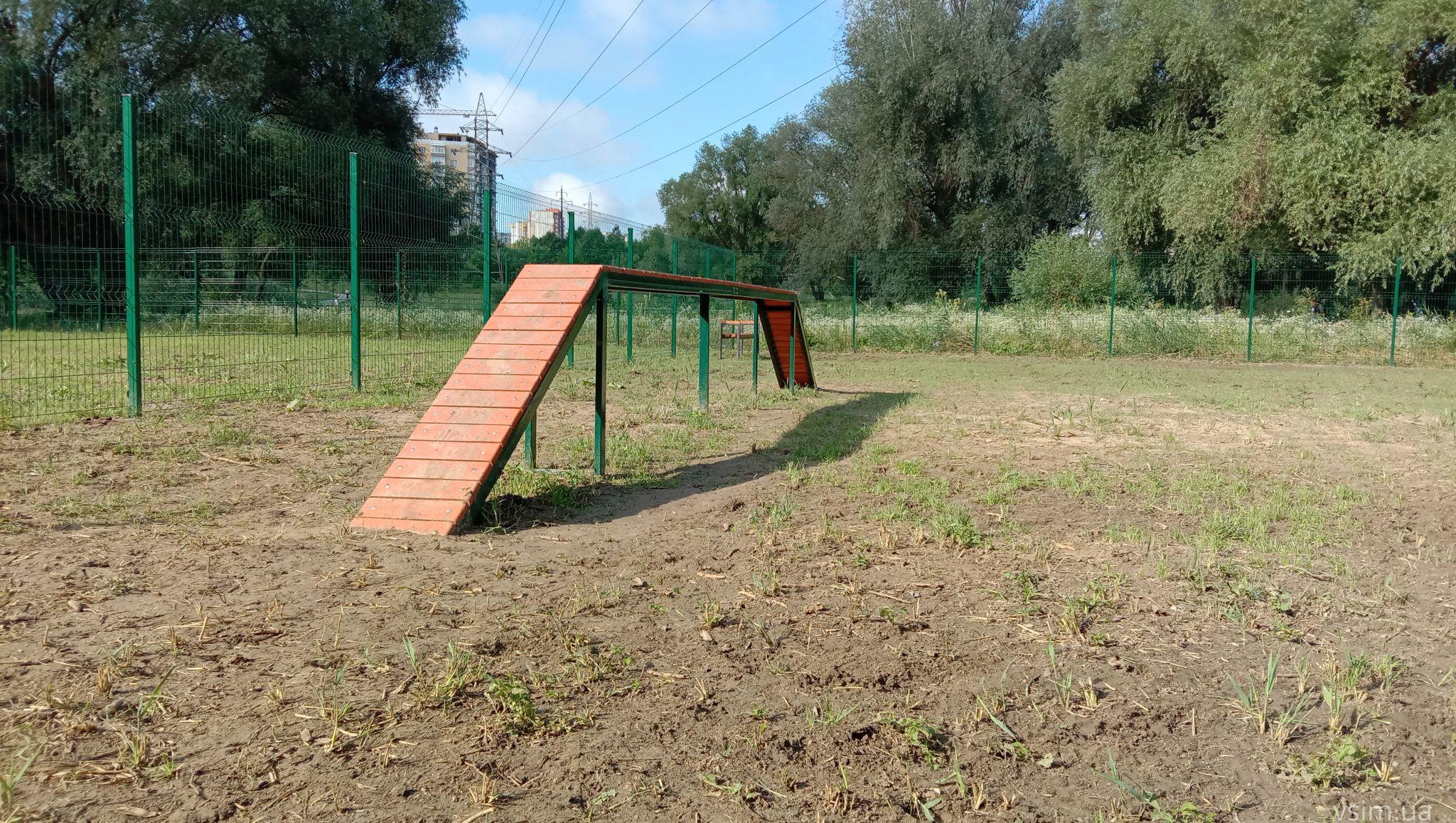 Новини Хмельницького - фото з Закінчили облаштування майданчика для вигулу собак на Озерній. Як він виглядає (ФОТО)
