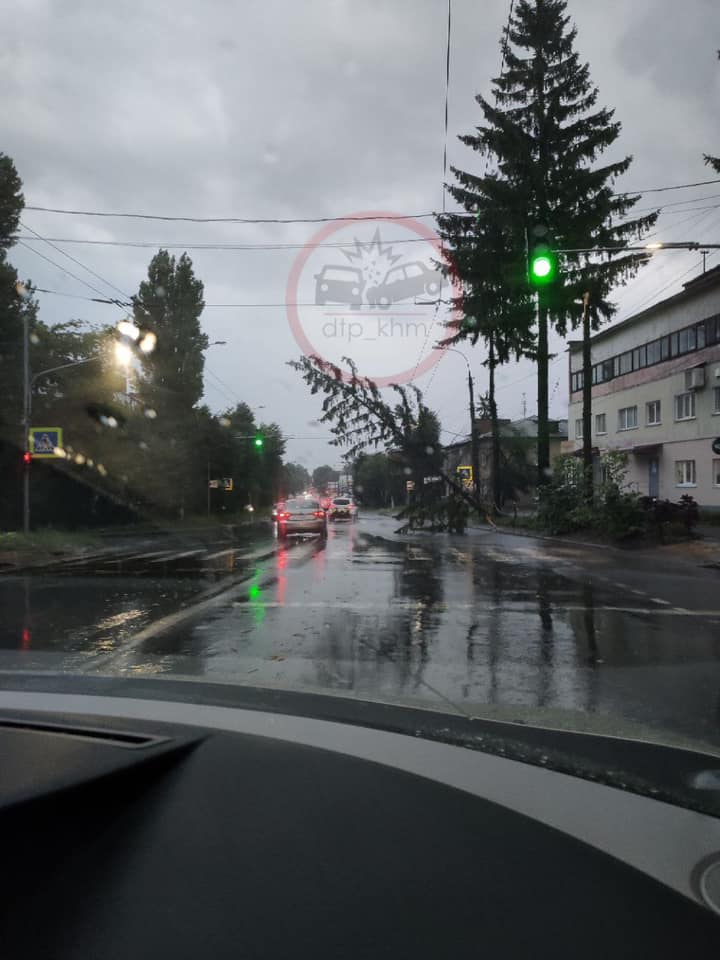 Возможно, это изображение (дорога и небо)