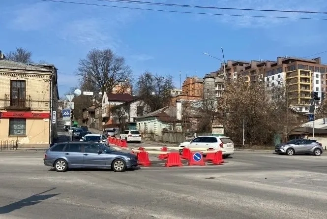 Коло на Коріатовичів залишать. Замість блоків буде капітальна конструкція