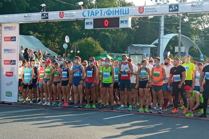 Новини Вінниці - фото з Вінницький Напівмарафон та інше важливе за 22 серпня на 20minut.ua Прозвучав стартовий постріл! Вінничани й гості міста побігли 10 і 21 кілометрів