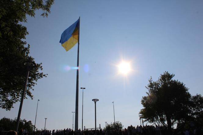 Новини Вінниці - фото з Найбільший прапор в області підняли на Замковій горі. Дивіться у фоторепортажі, як це було