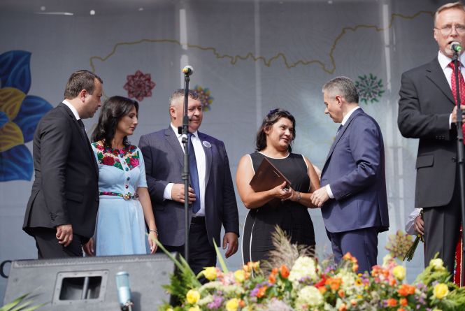 Новини Вінниці - фото з Нові трамваї, смерть мецената та інше важливе за 24 серпня на 20minut.ua «Дуже дорогою ціною». Вдова героя АТО отримала ключі від двокімнатної квартири