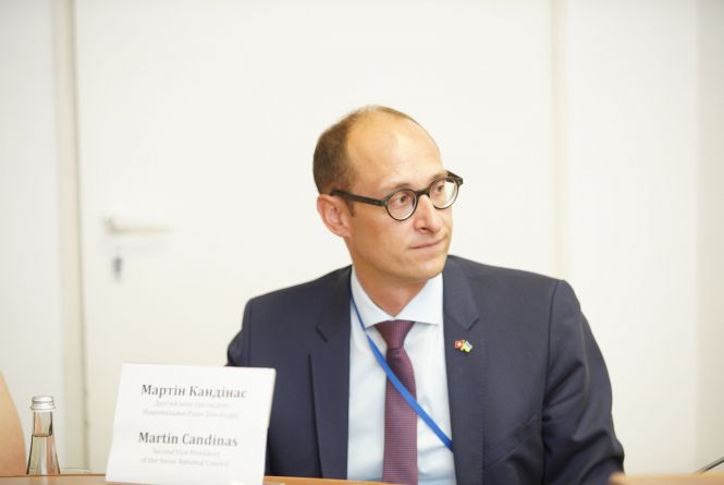 Новини Вінниці - фото з Нові трамваї, смерть мецената та інше важливе за 24 серпня на 20minut.ua Передадуть 35 трамваїв з Цюриха. Швейцарці дали «добро» на подальшу співпрацю з Вінницею