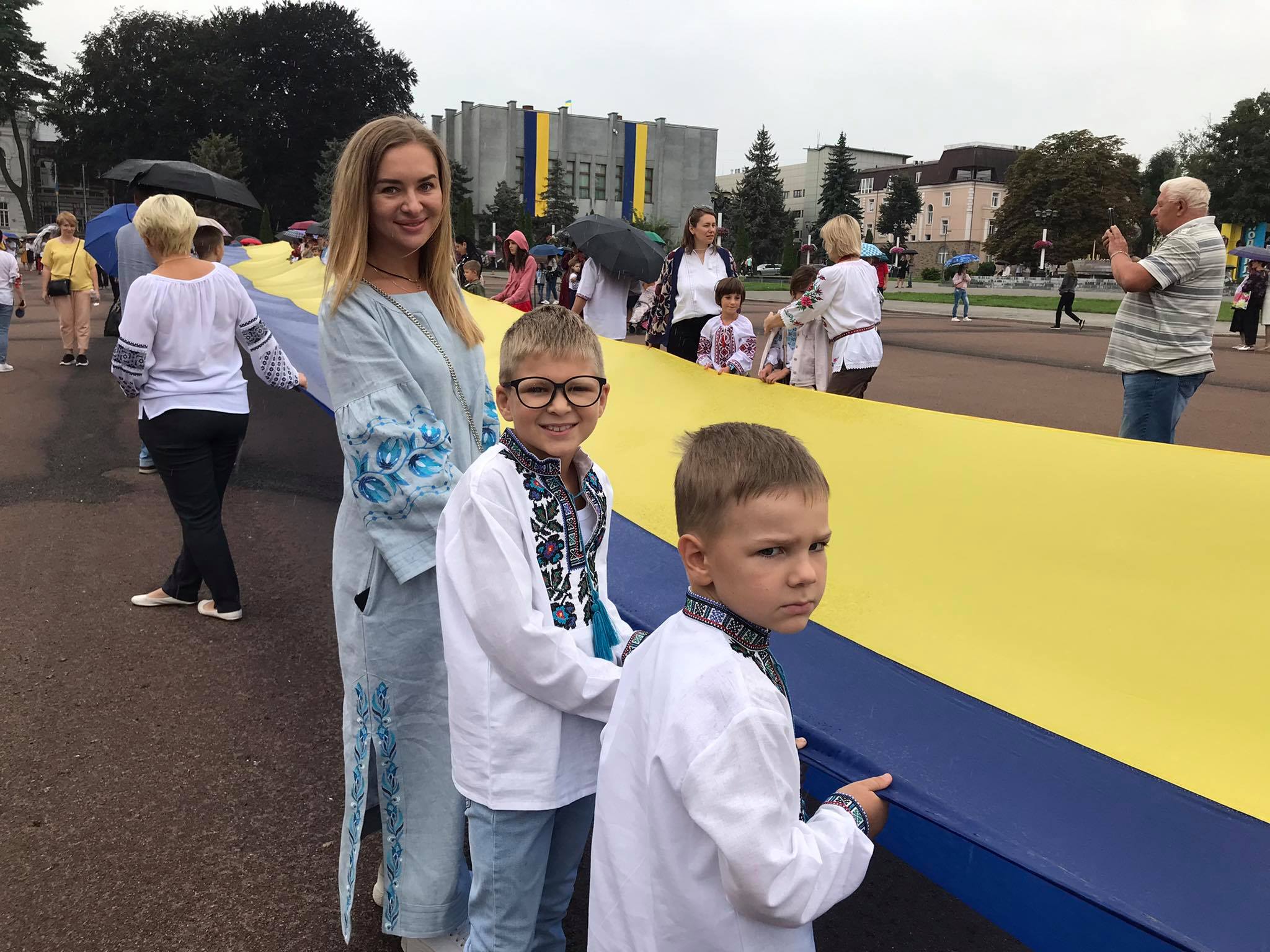 Новини Хмельницького - фото з Парад вишиванок у Хмельницькому: шукайте себе і знайомих на фото й відео Нет описания.