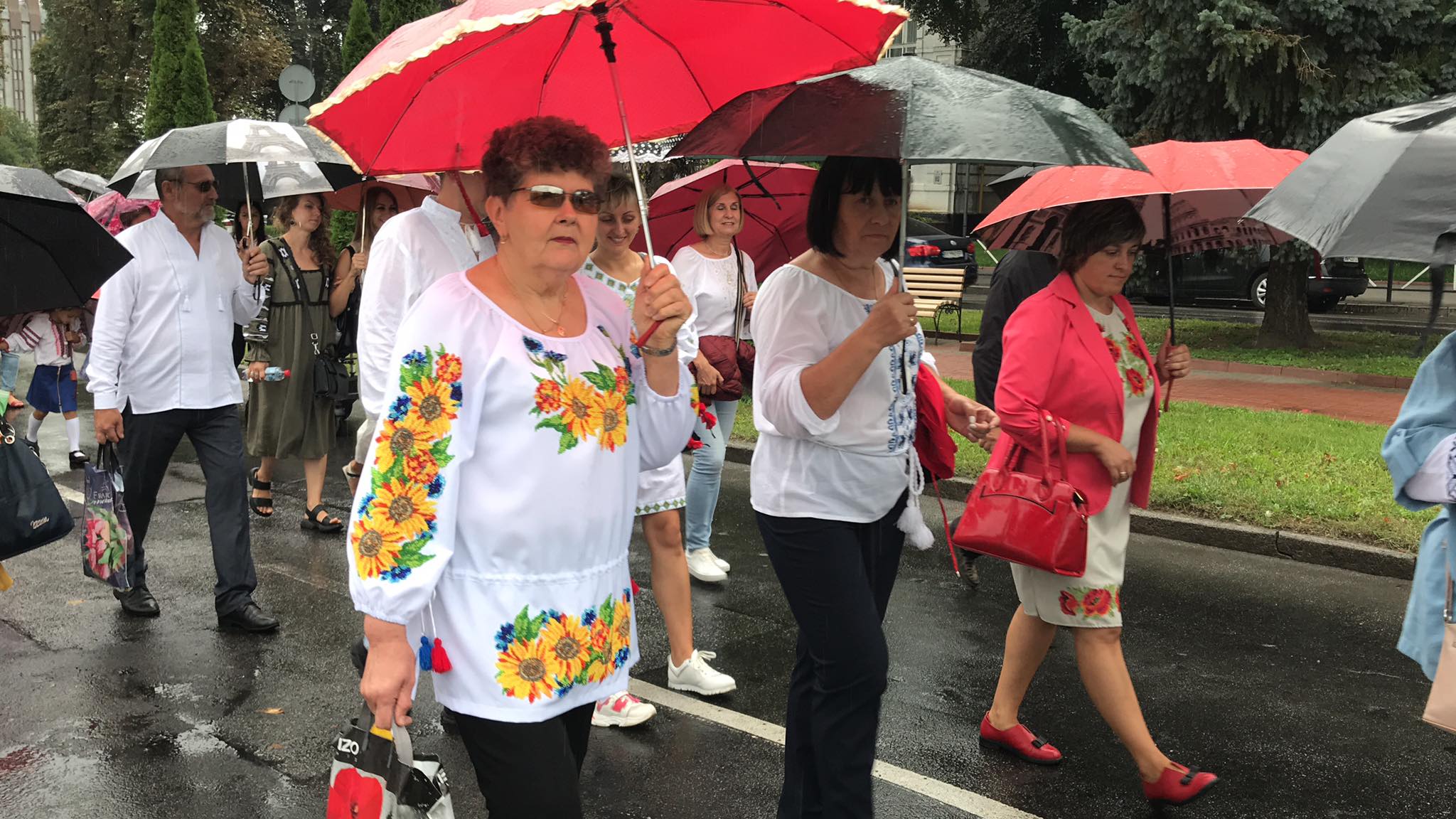 Новини Хмельницького - фото з Парад вишиванок у Хмельницькому: шукайте себе і знайомих на фото й відео Нет описания.