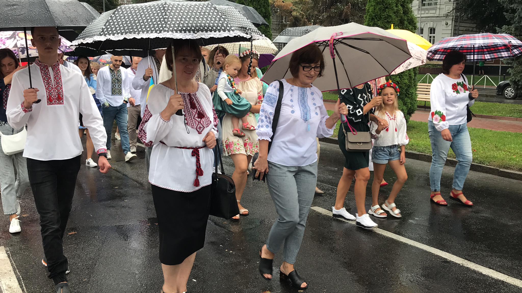 Новини Хмельницького - фото з Парад вишиванок у Хмельницькому: шукайте себе і знайомих на фото й відео Нет описания.