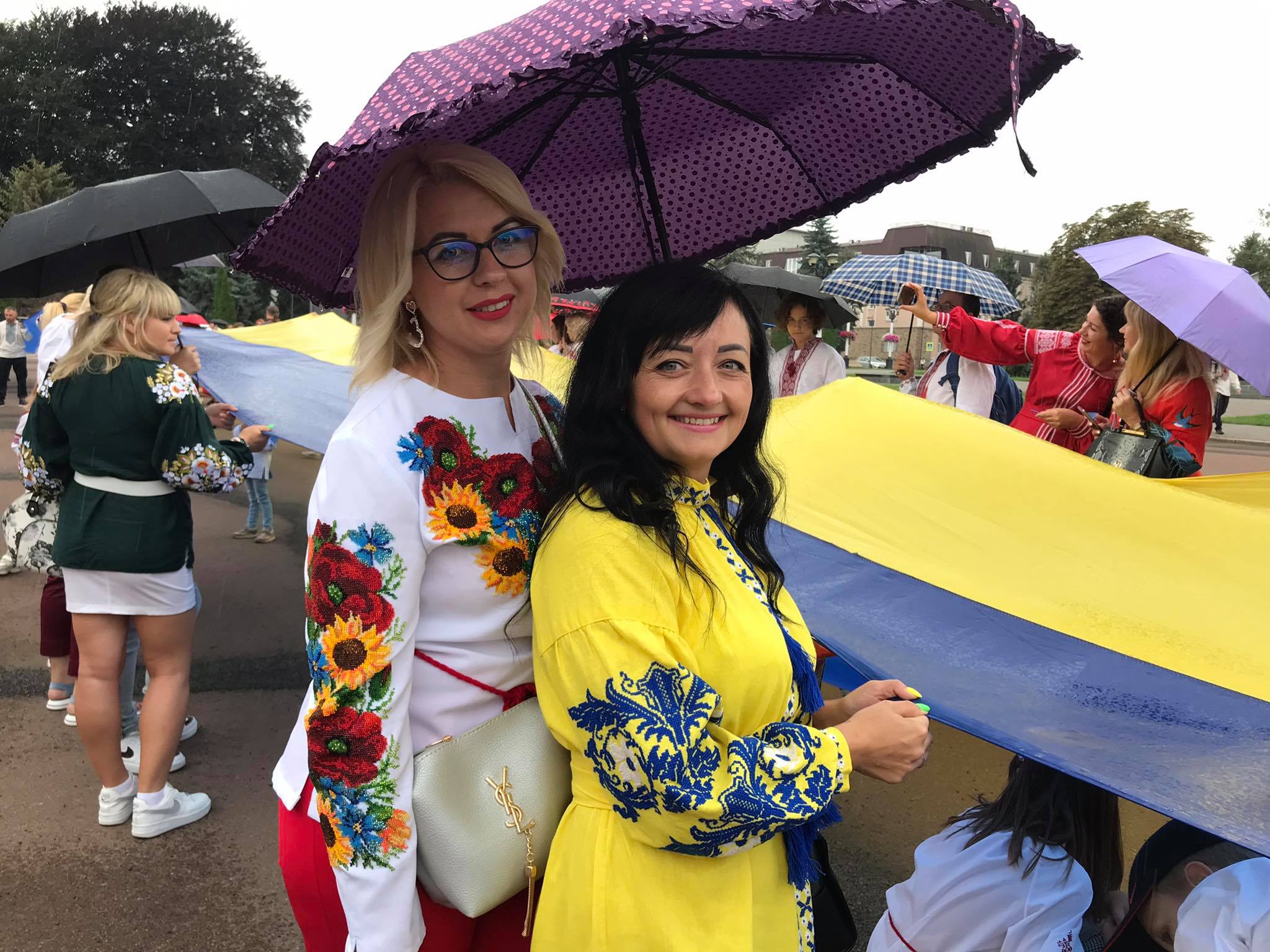 Новини Хмельницького - фото з Парад вишиванок у Хмельницькому: шукайте себе і знайомих на фото й відео Нет описания.