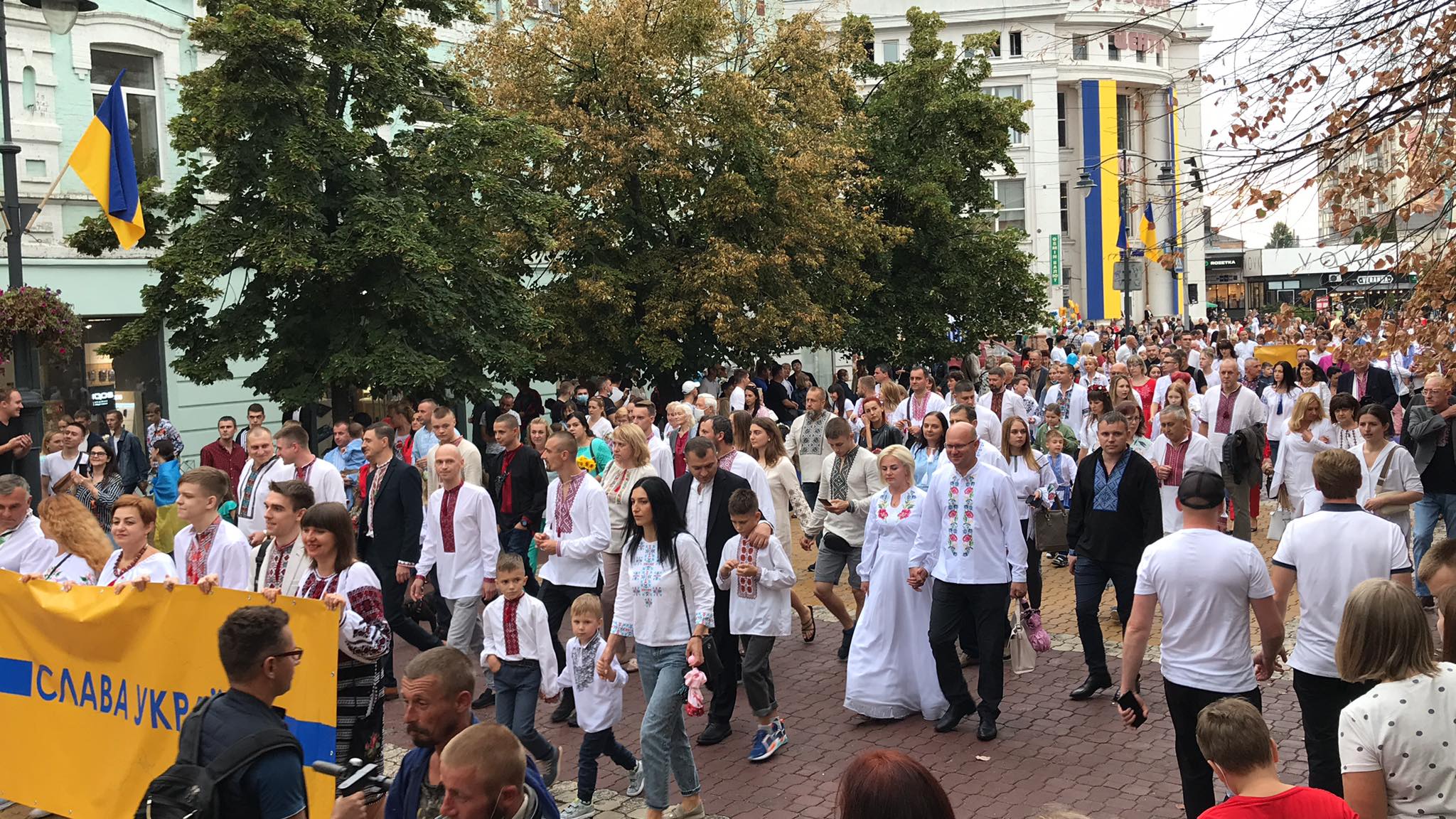 Новини Хмельницького - фото з Парад вишиванок у Хмельницькому: шукайте себе і знайомих на фото й відео Нет описания.