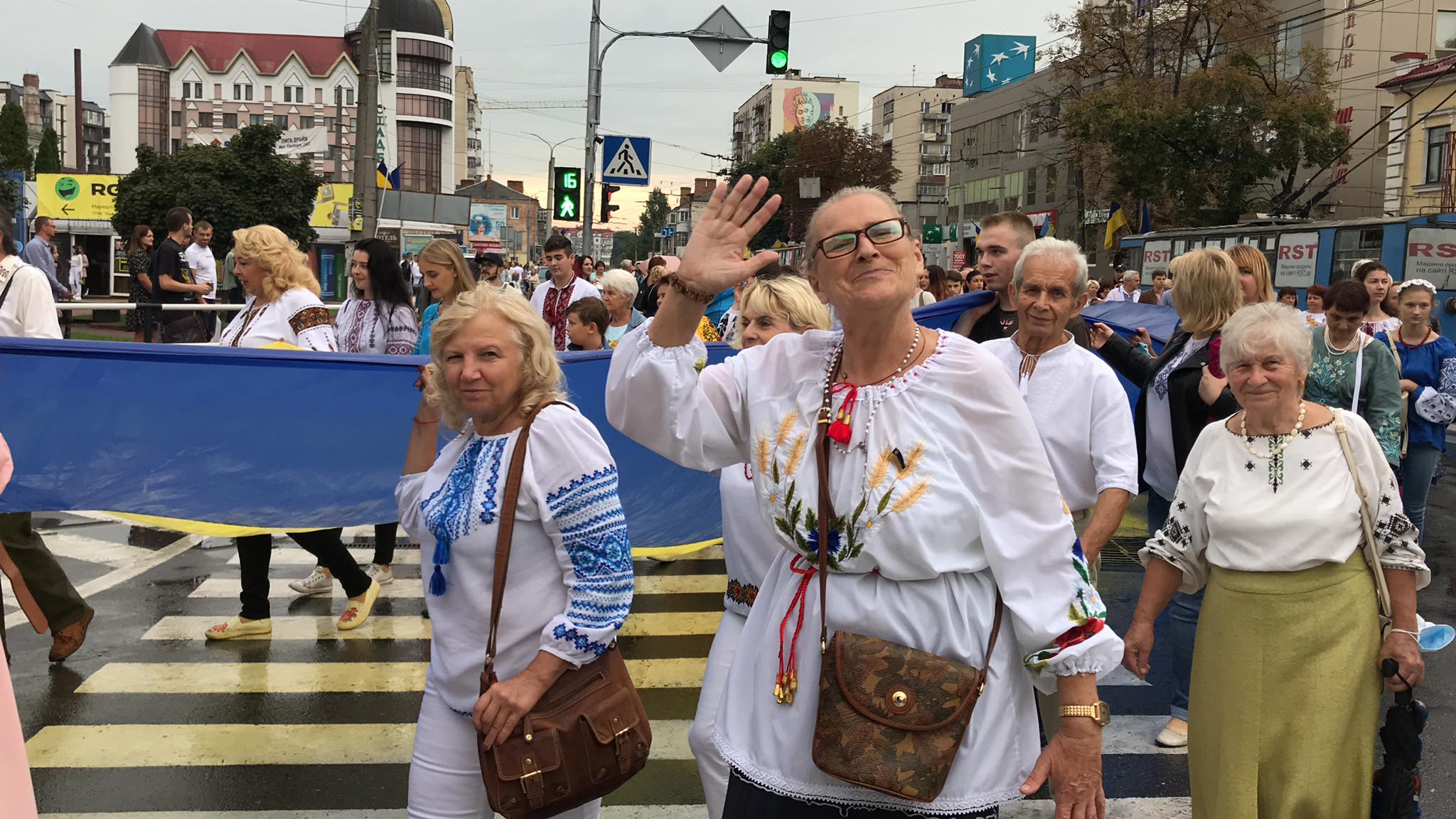 Новини Хмельницького - фото з Парад вишиванок у Хмельницькому: шукайте себе і знайомих на фото й відео Нет описания.