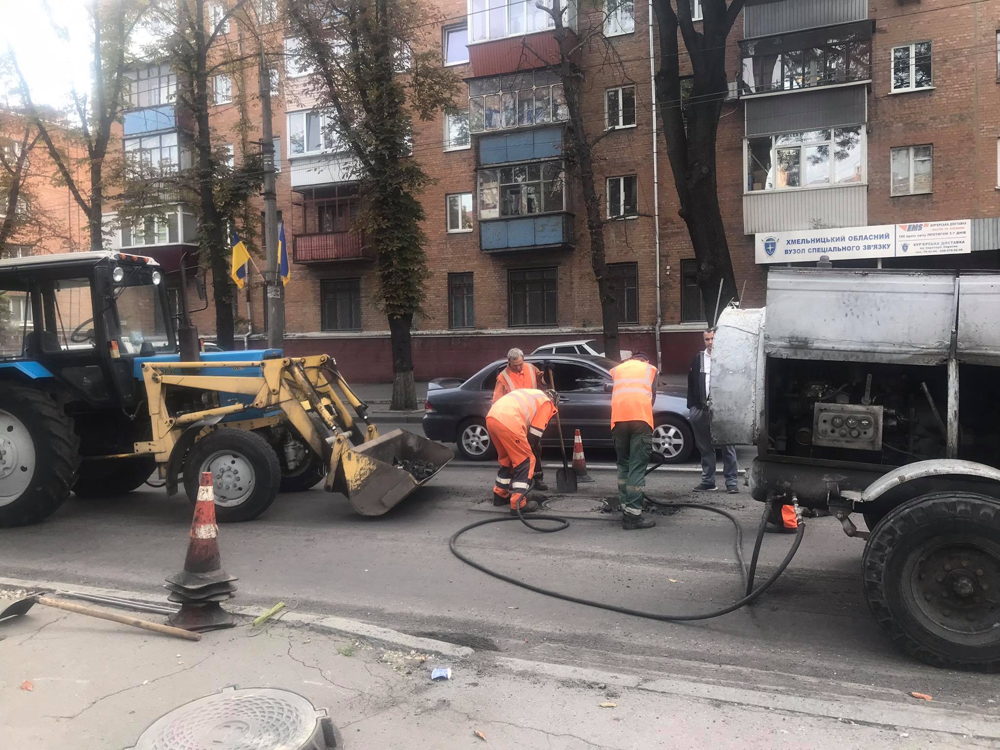 Новини Хмельницького - фото з Обіцяли проводити вночі. Дізналися, чому ремонт дороги на Кам’янецькій виконують вдень Нет описания.
