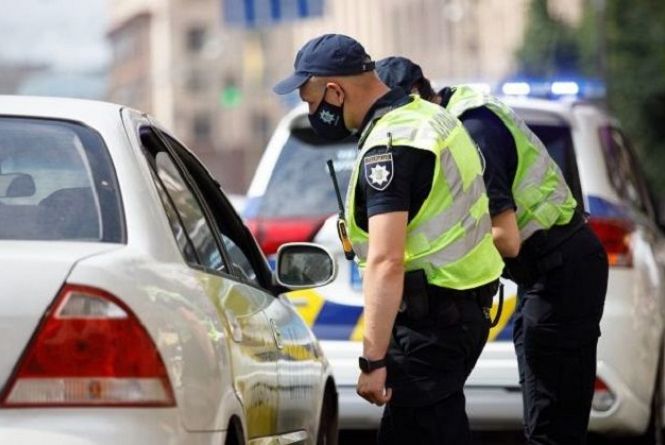 У Вінниці зловили п'яного поліцейського за кермом. Почалося службове розслідування