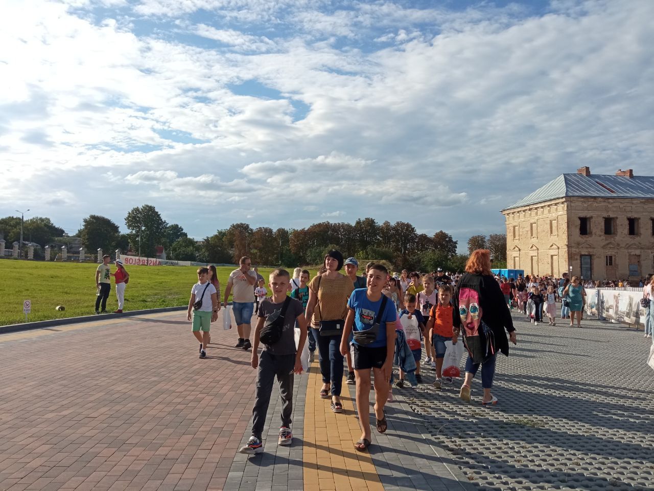 Новини Вінниці - фото з Під парасольками й зі сльозами на очах. Репортаж з вечірньої програми другого дня OPERAFEST TULCHYN