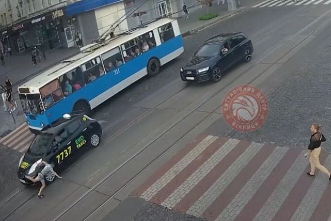 Новини Вінниці - фото з «Дельта» в області, ДТП з дитиною на Соборній та інше важливе за 28 серпня на 20minut.ua Були неуважні обоє. На «зебрі» по Соборній Nissan збив дитину