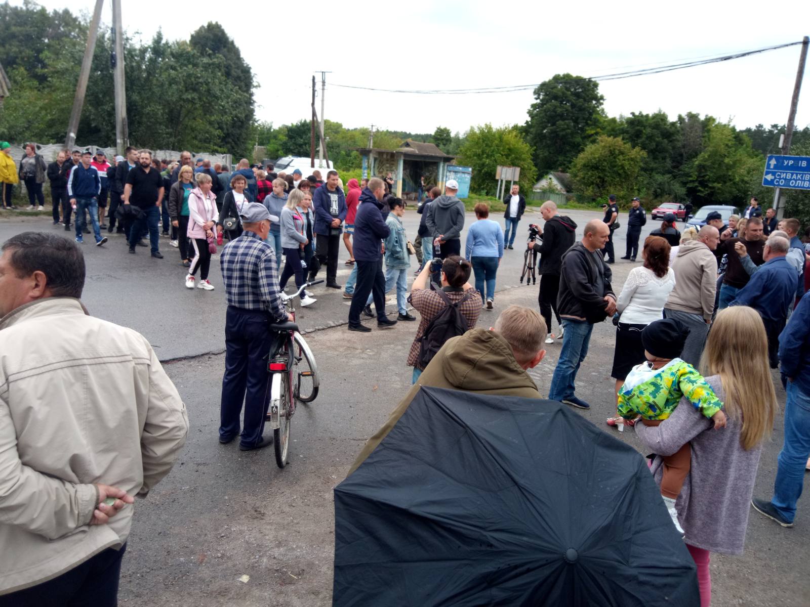 Новини Вінниці - фото з «Шини так горітимуть, що в Києві побачать». Чому АТОвці разом з односельцями перекривали трасу?