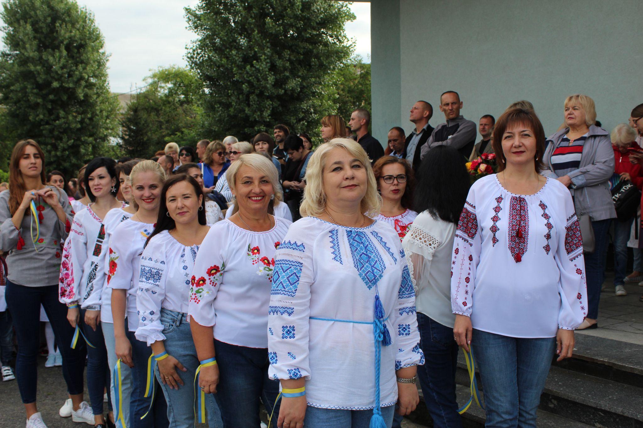 Новини Козятина - фото з Святкова лінійка на площі Козятина: фоторепортаж з Дня знань школи №1