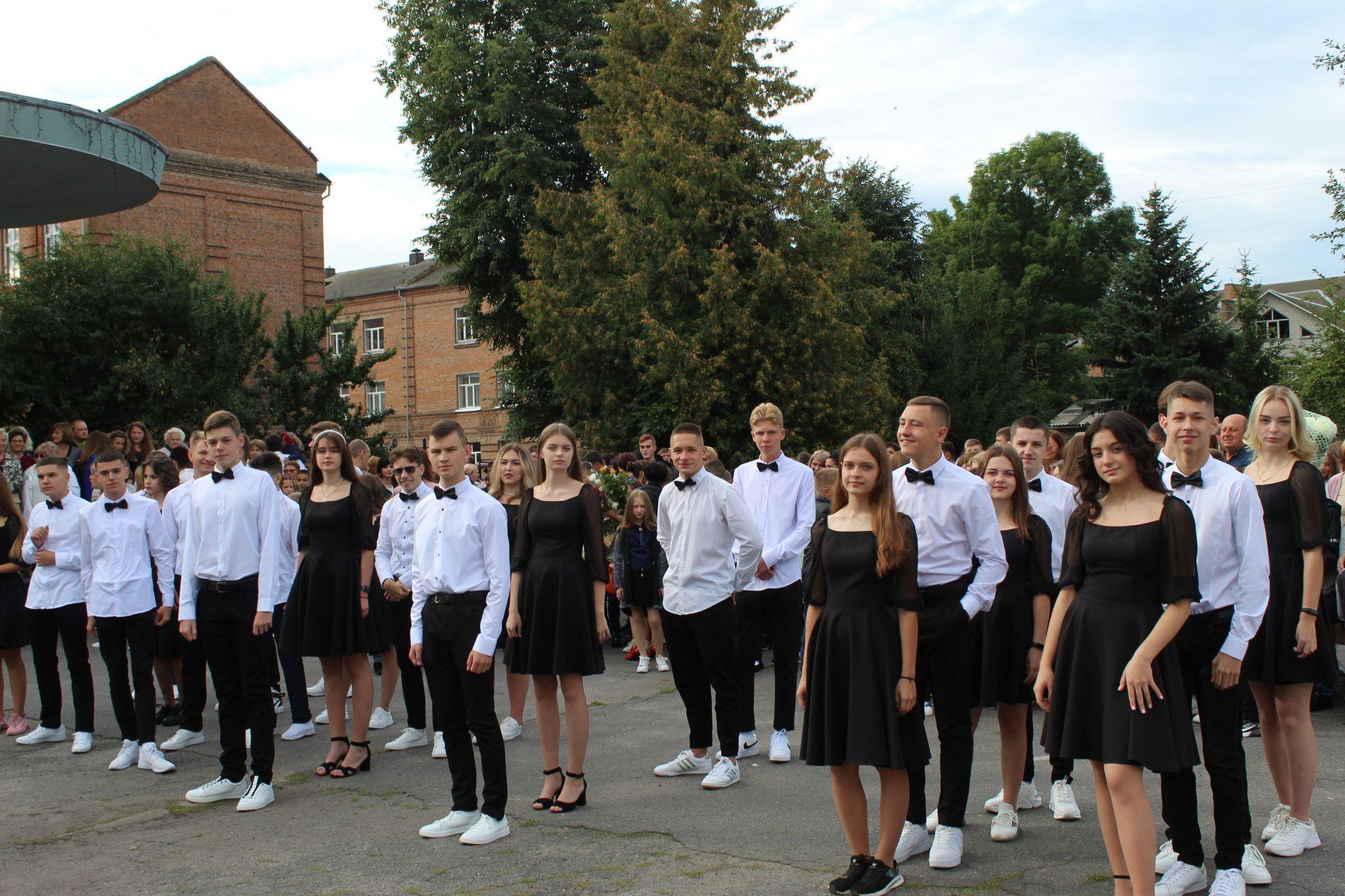 Новини Козятина - фото з Святкова лінійка на площі Козятина: фоторепортаж з Дня знань школи №1