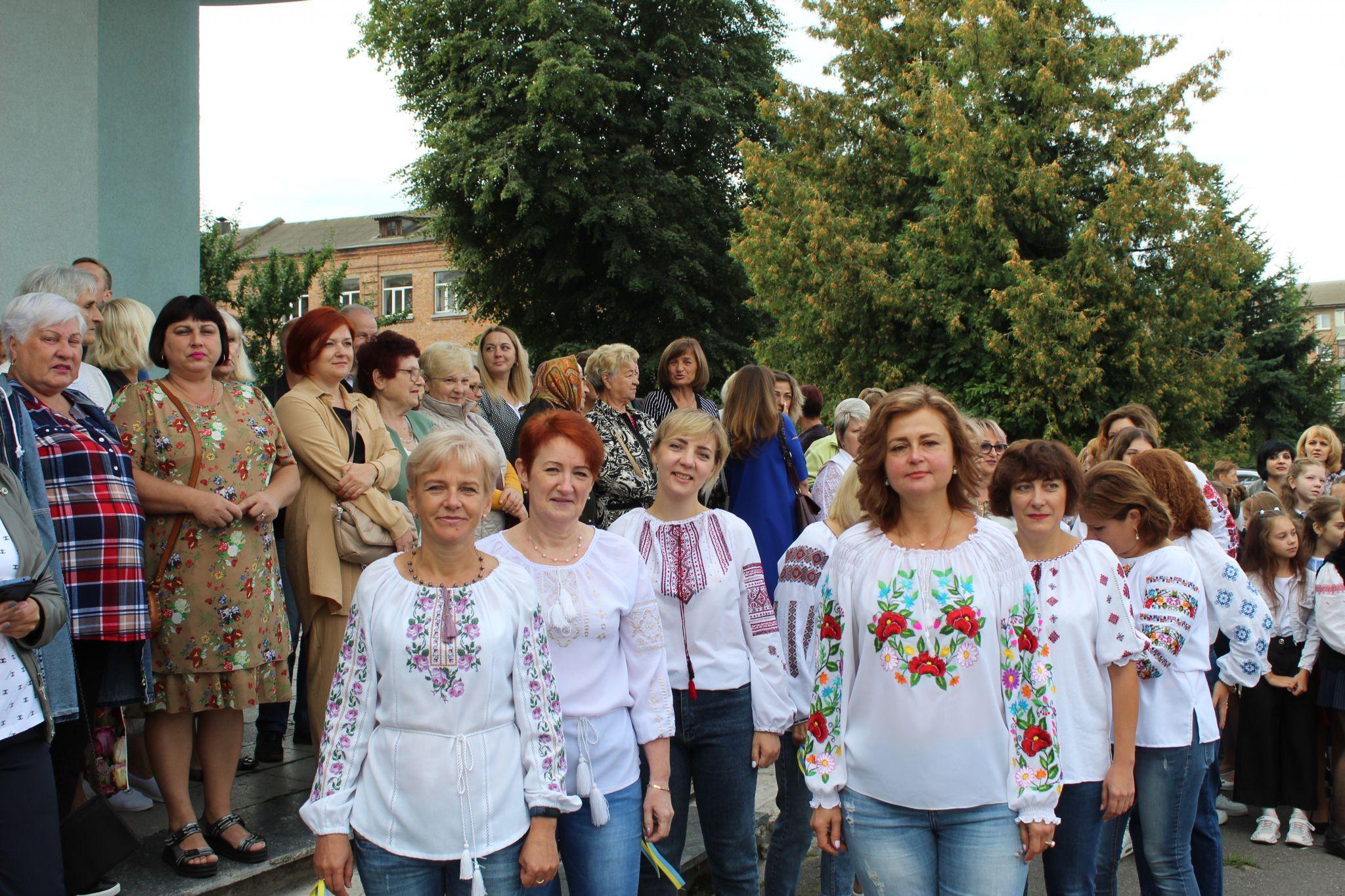Новини Козятина - фото з Святкова лінійка на площі Козятина: фоторепортаж з Дня знань школи №1