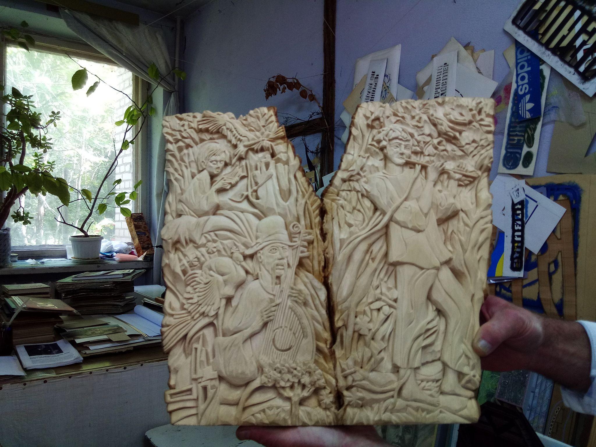 Новини Козятина - фото з Козятинчанин створює картини з битого скла в унікальній техніці