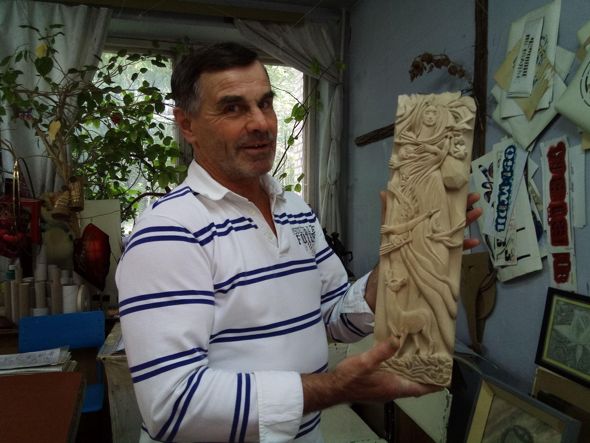 Новини Козятина - фото з Козятинчанин створює картини з битого скла в унікальній техніці